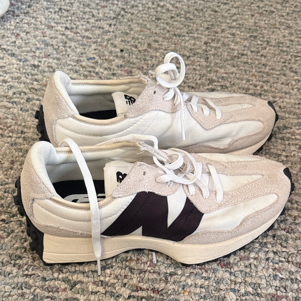 Women’s new balance 327. Size 7.5